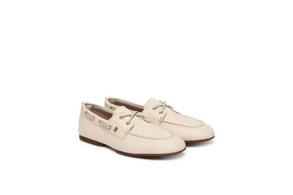Women's Soft Cream Sleek Leather Boat Shoe Tommy Hilfiger FW0FW09148-AEO