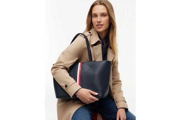 Γυναικεία Essential tote Τσάντα Navy Μπλε Tommy Hilfiger AW0AW19334-DW6